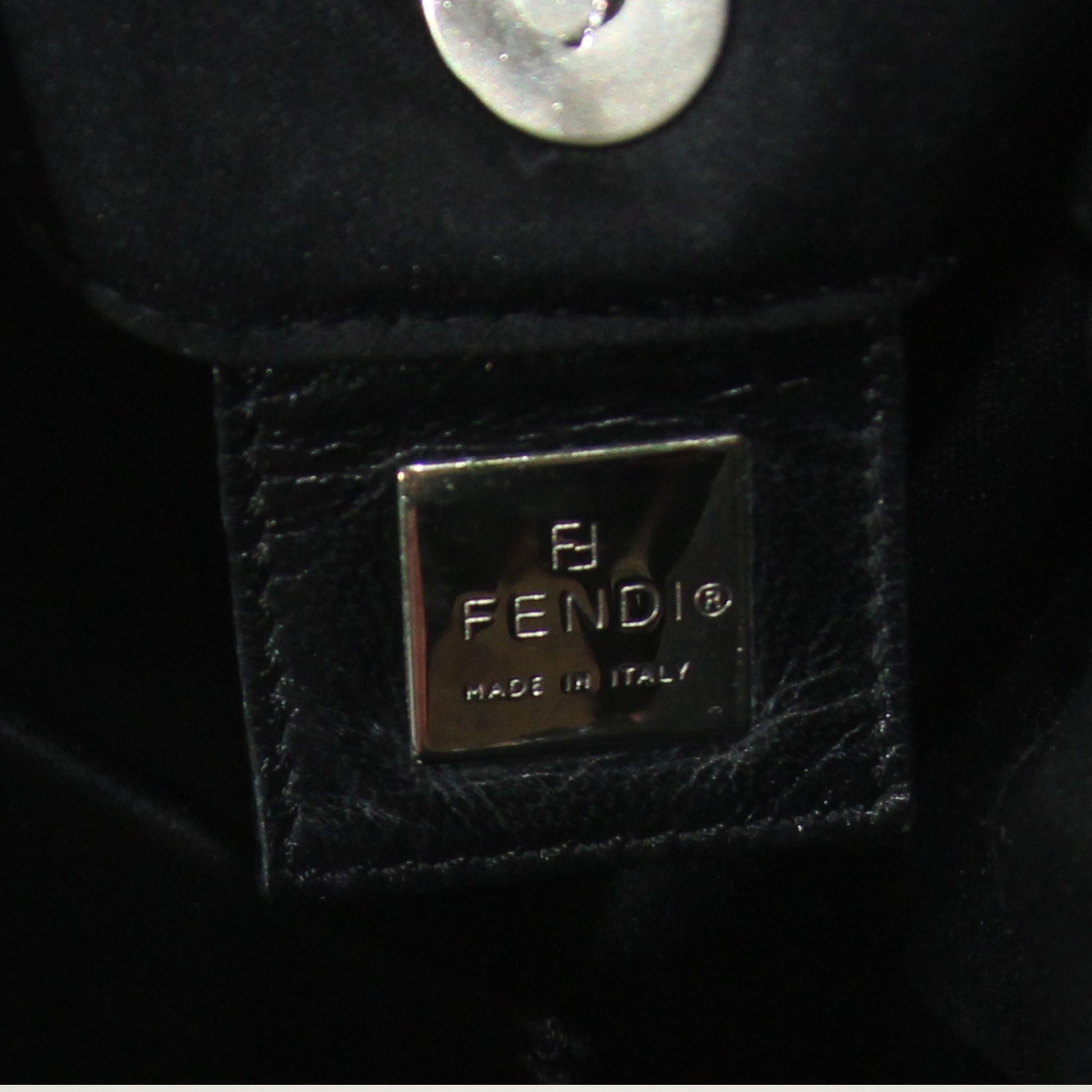 Vintage Fendi mini håndveske i sort nylon med FF-logo – bilde 11