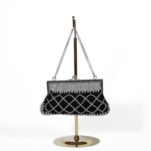 Vintage selskapsveske i sort velur med sølvdetaljer