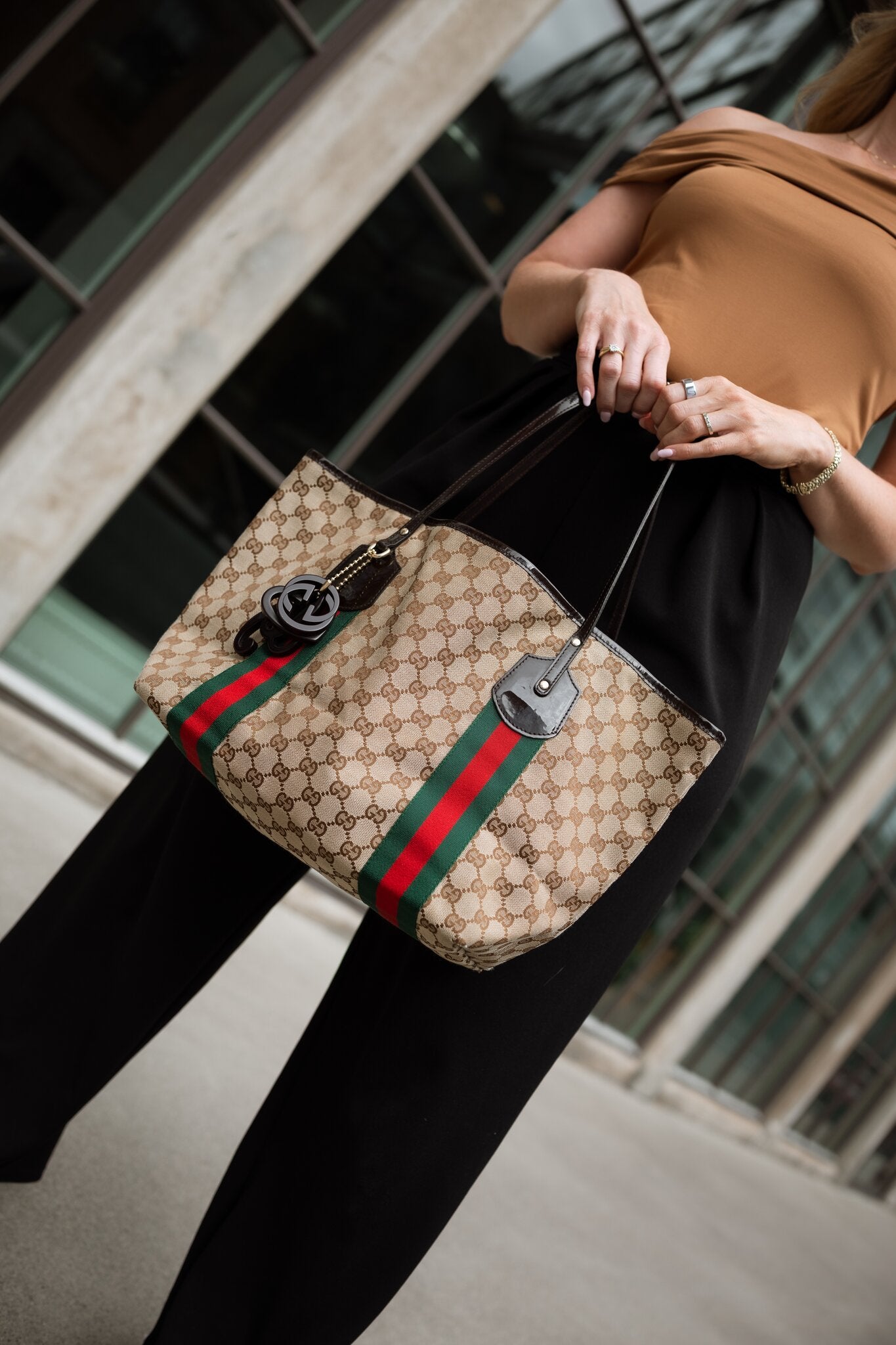 Vintage Gucci Jolie Web tote i GG canvas med web-bånd og charms – bilde 2