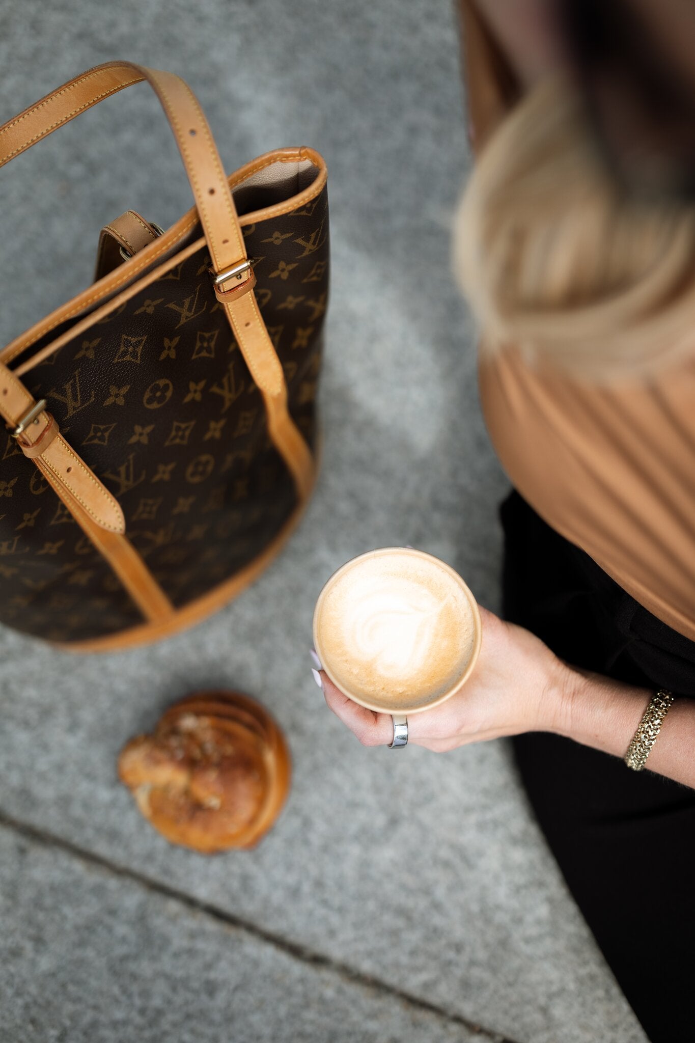 Vintage Louis Vuitton Bucket GM bøtteveske i Monogram canvas, autentisert – bilde 12