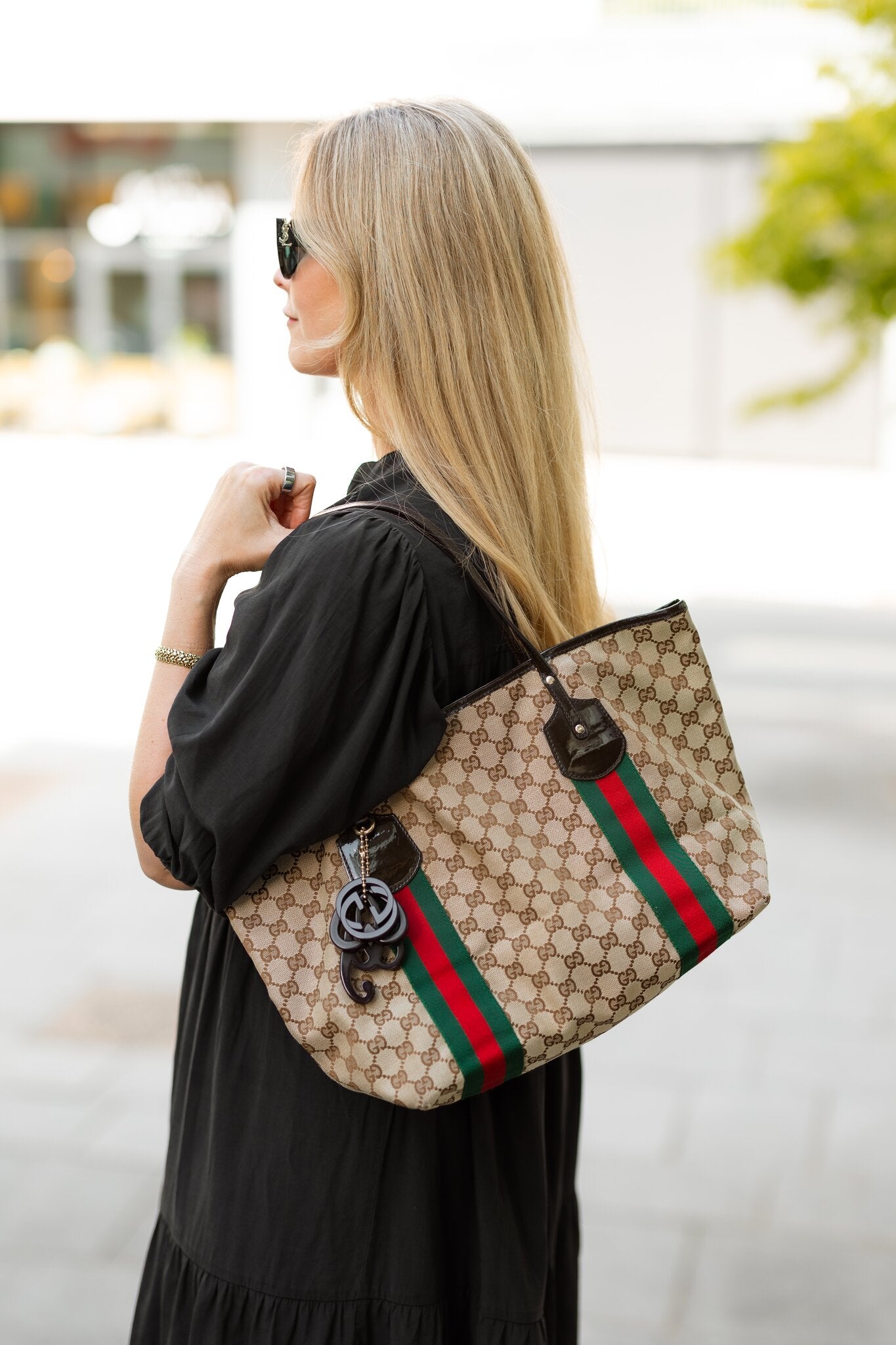 Vintage Gucci Jolie Web tote i GG canvas med web-bånd og charms – bilde 5
