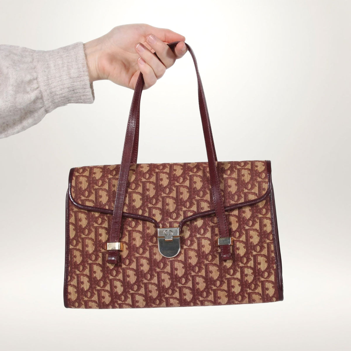 Vintage Christian Dior Trotter håndveske i monogram canvas med burgunder skinndetaljer